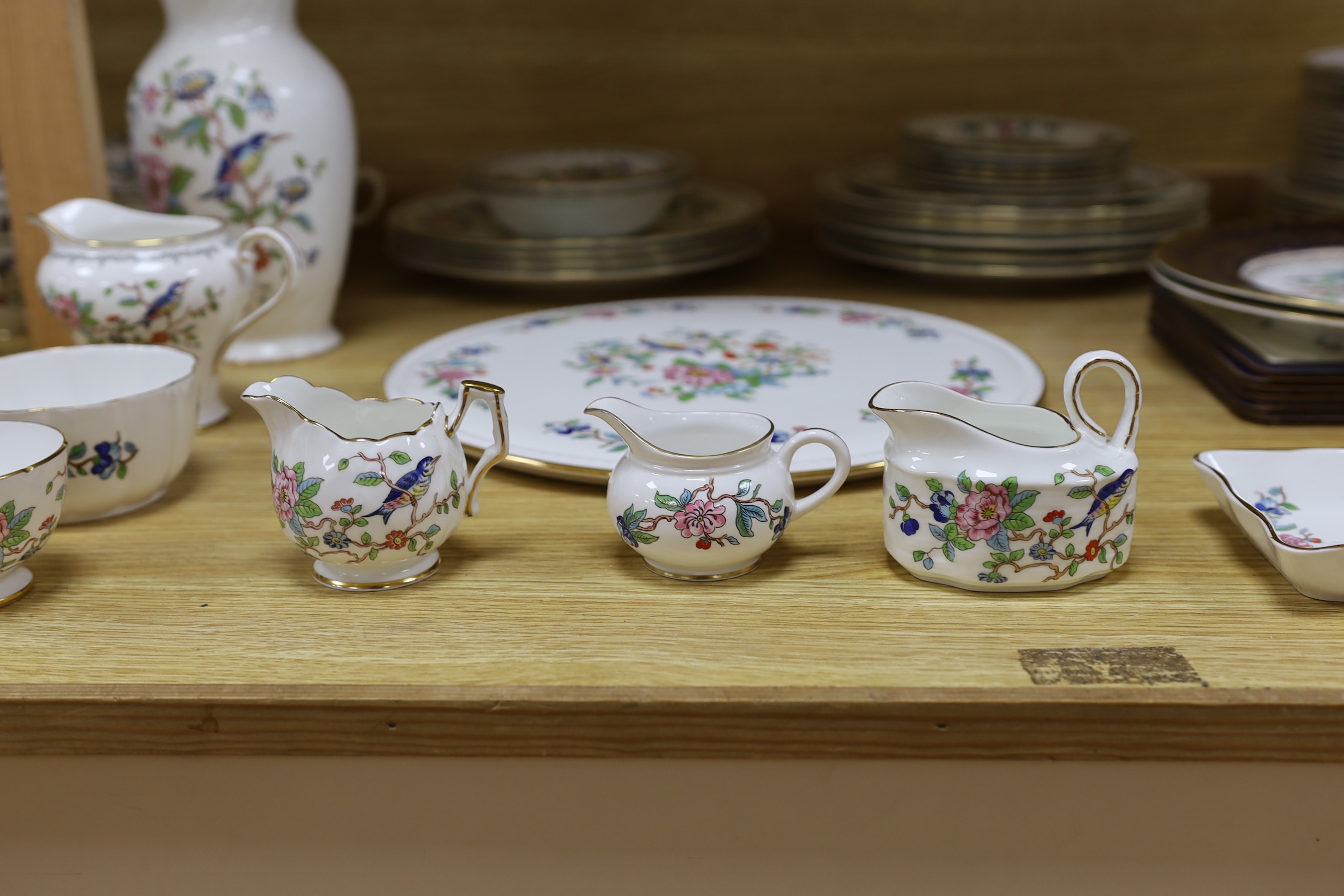 A large Aynsley ‘Pembroke’ dinner service